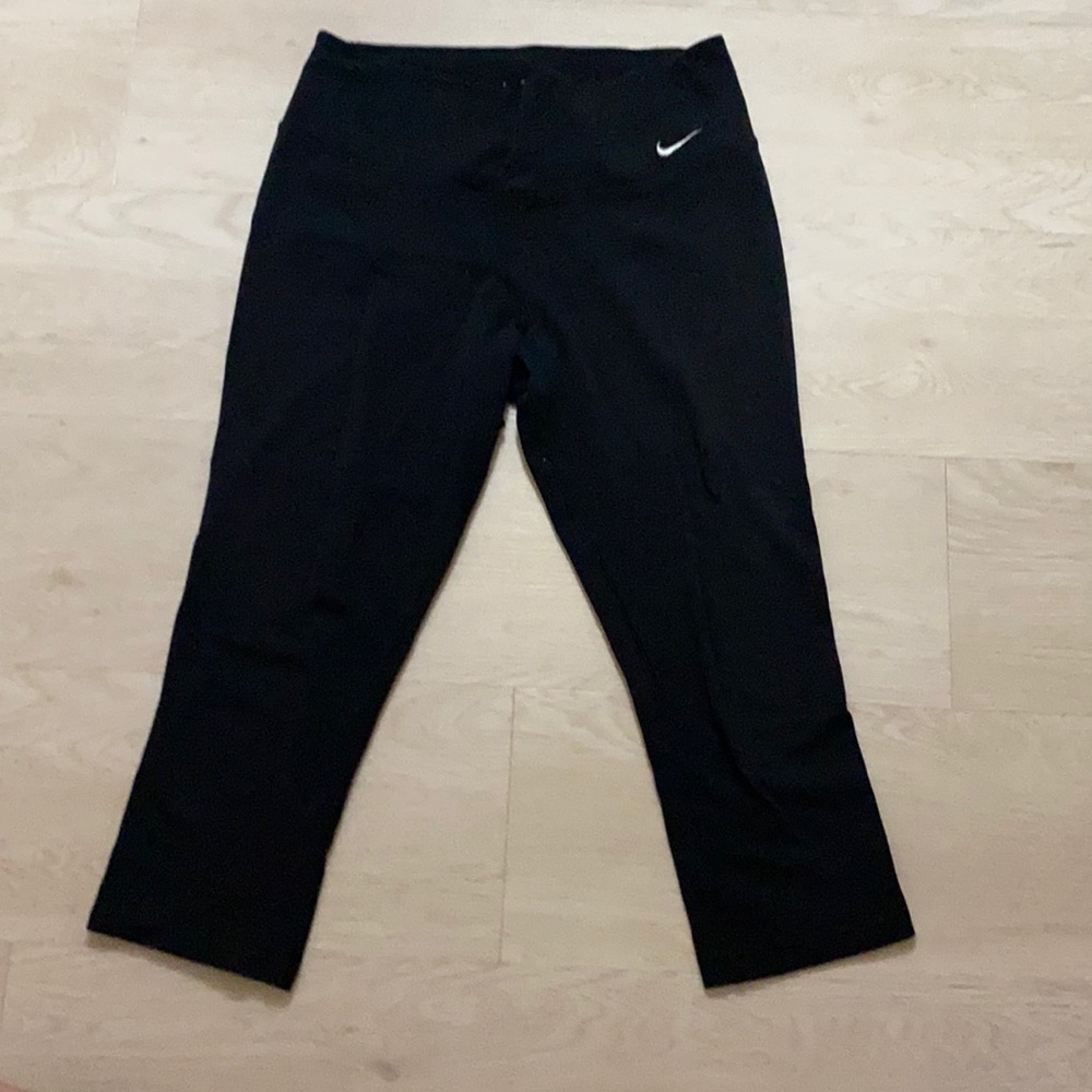 Black Nike capri workout leggings